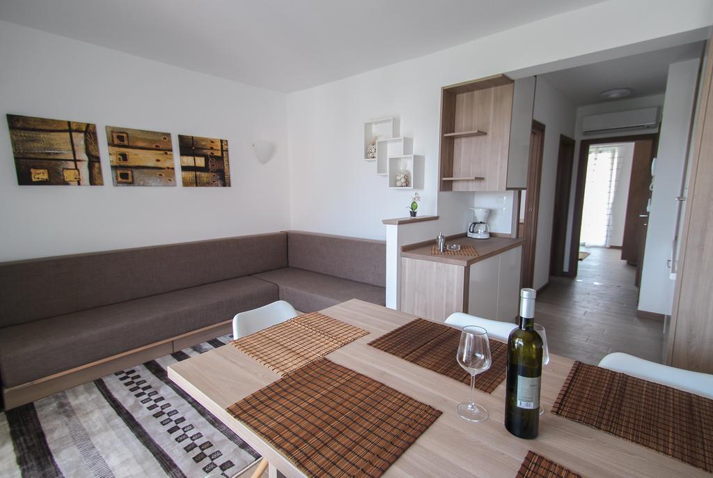 Apartments Villa Rivarella Novigrad  Room photo